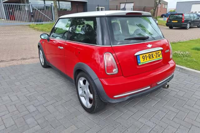 MINI Cooper (2005) thumbnail 4