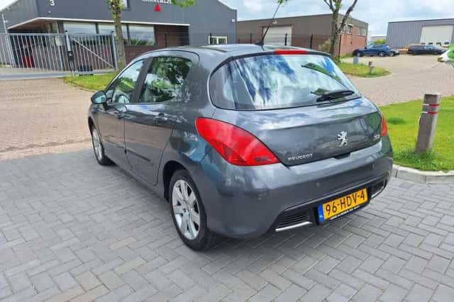 Peugeot 308 (2008) thumbnail 4