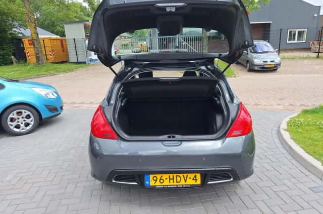 Peugeot 308 (2008) thumbnail 5