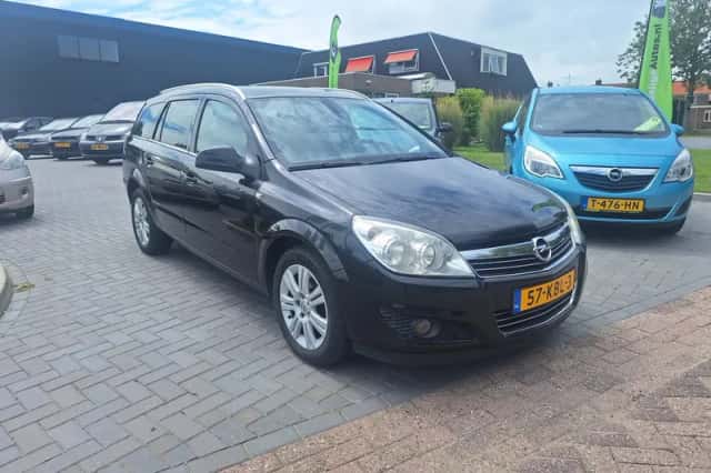Opel Astra (2009) thumbnail 2