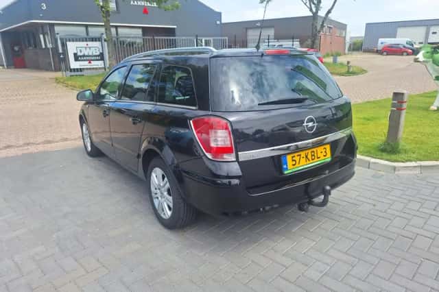 Opel Astra (2009) thumbnail 4