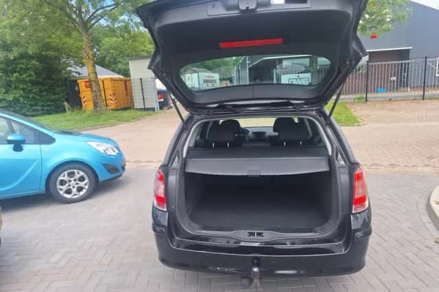Opel Astra (2009) thumbnail 5