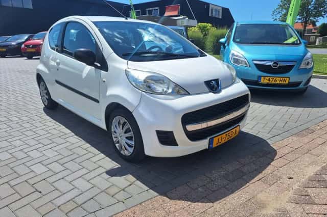 Peugeot 107 (2011) thumbnail 2