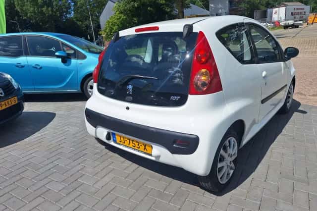 Peugeot 107 (2011) thumbnail 3