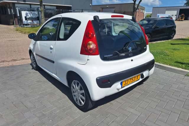 Peugeot 107 (2011) thumbnail 4
