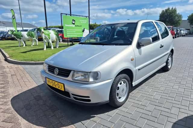 Volkswagen Polo (1999) thumbnail 1