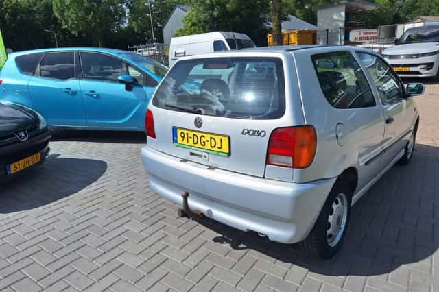 Volkswagen Polo (1999) thumbnail 3