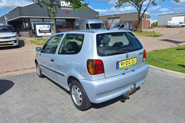 Volkswagen Polo (1999) thumbnail 4