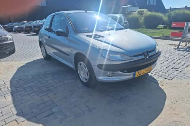 Peugeot 206 (2002) thumbnail 2