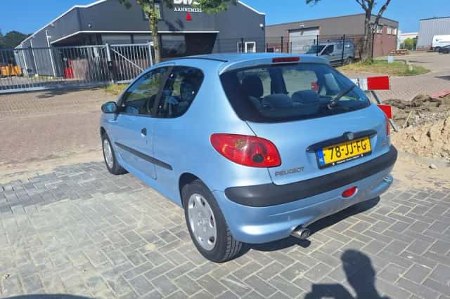 Peugeot 206 (2002) thumbnail 4