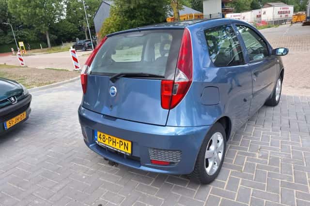 Fiat Punto (2004) thumbnail 3