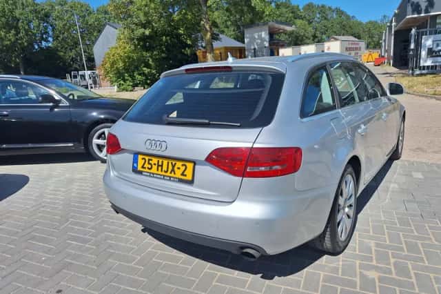 Audi A4 (2009) thumbnail 3
