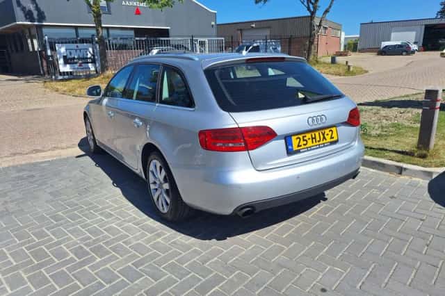 Audi A4 (2009) thumbnail 4