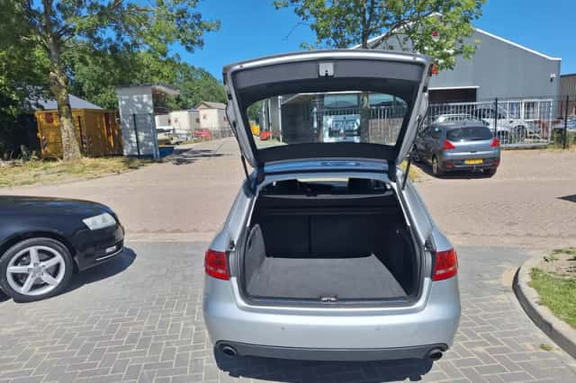 Audi A4 (2009) thumbnail 5