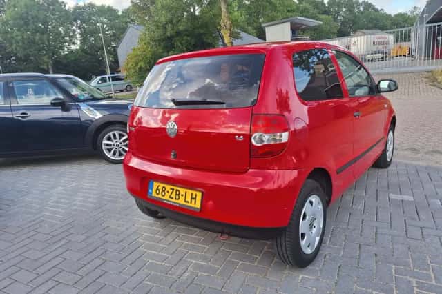 Volkswagen Fox (2008) thumbnail 3