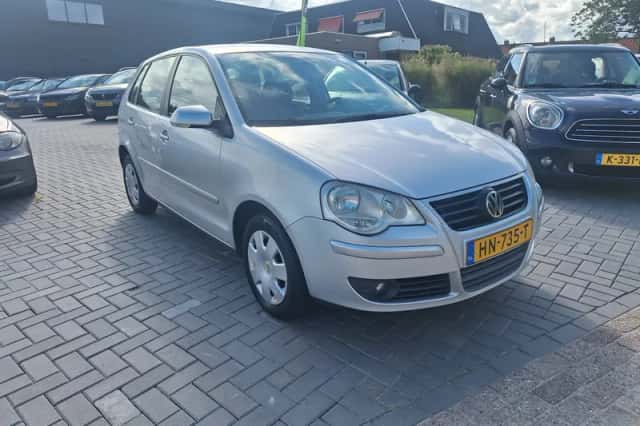 Volkswagen Polo (2006) thumbnail 2