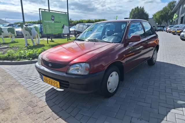 Daihatsu Charade (2000) thumbnail 1