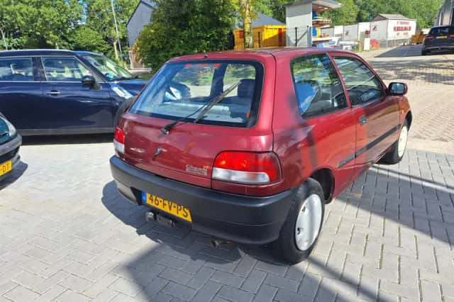Daihatsu Charade (2000) thumbnail 3