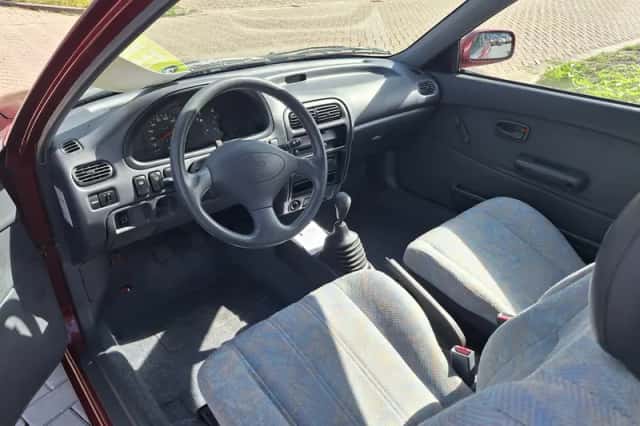 Daihatsu Charade (2000) thumbnail 6
