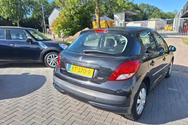 Peugeot 207 (2011) thumbnail 3