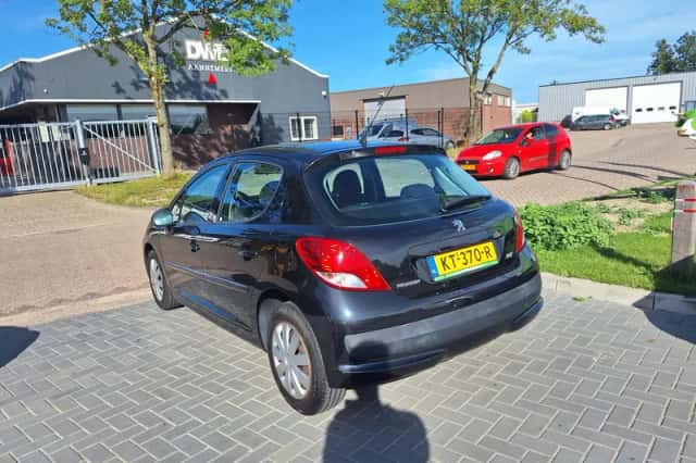 Peugeot 207 (2011) thumbnail 4