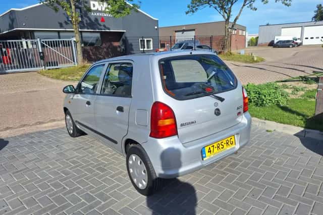 Suzuki Alto (2005) thumbnail 4