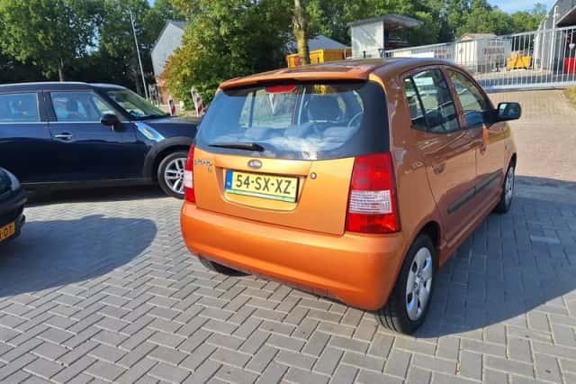 Kia Picanto (2006) thumbnail 3