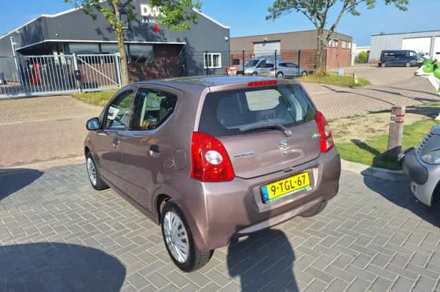 Suzuki Alto (2009) thumbnail 4
