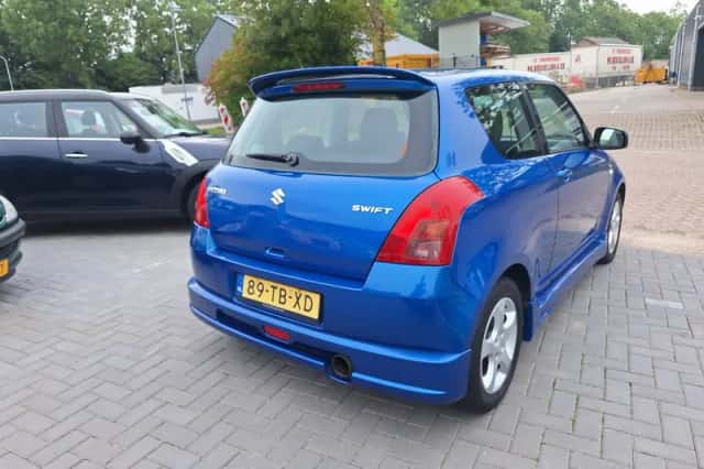 Suzuki Swift (2006) thumbnail 3