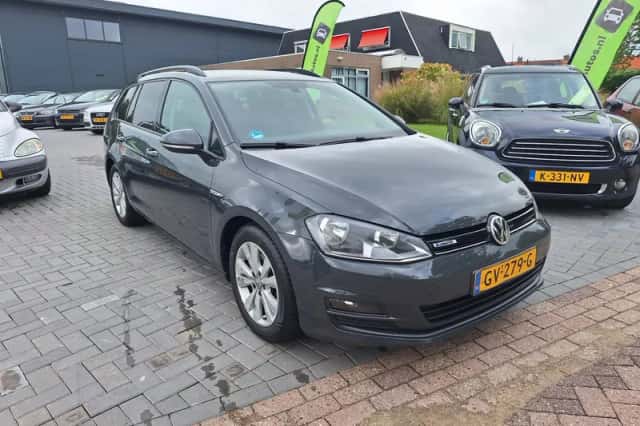 Volkswagen Golf (2015) thumbnail 2