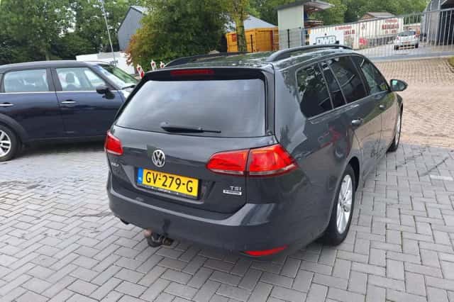 Volkswagen Golf (2015) thumbnail 3
