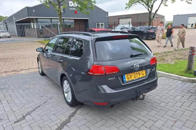 Volkswagen Golf (2015) thumbnail 4