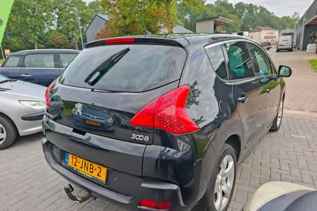Peugeot 3008 (2009) thumbnail 4