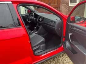 Volkswagen T-Roc thumbnail 11