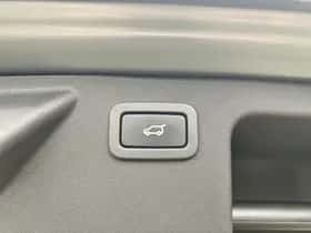 Land Rover Discovery (2016) thumbnail 15