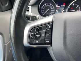 Land Rover Discovery (2016) thumbnail 17