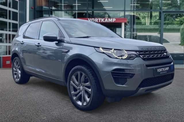 Land Rover Discovery (2016) thumbnail 3