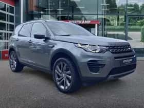 Land Rover Discovery (2016) thumbnail 3
