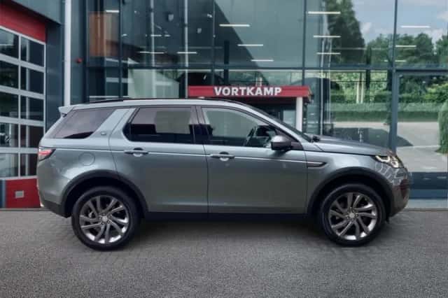 Land Rover Discovery (2016) thumbnail 4