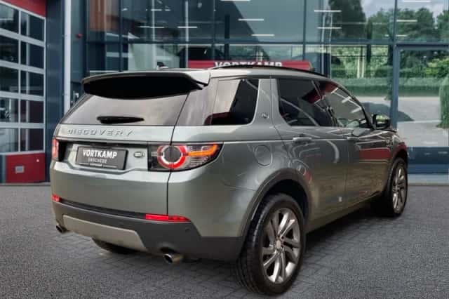 Land Rover Discovery (2016) thumbnail 5