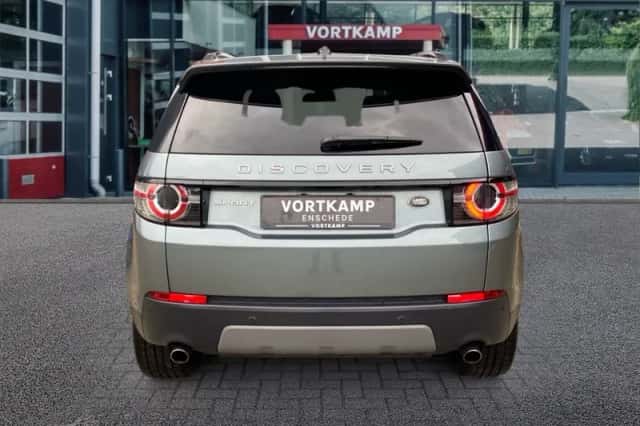 Land Rover Discovery (2016) thumbnail 6