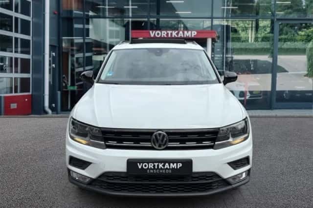 Volkswagen Tiguan (2016) thumbnail 2