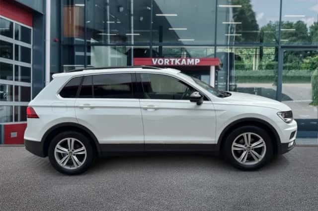 Volkswagen Tiguan (2016) thumbnail 4