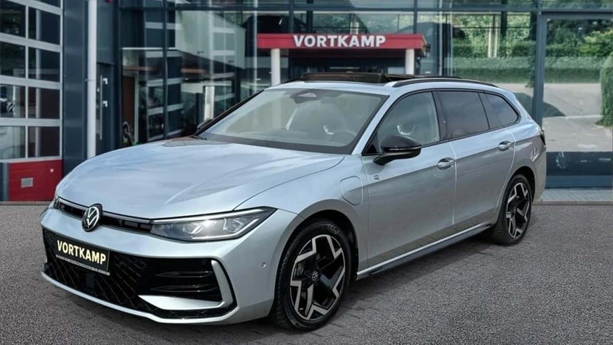Volkswagen Passat (2024) — foto 1