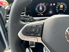 Volkswagen Passat (2024) thumbnail 17