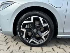 Volkswagen Passat (2024) thumbnail 9