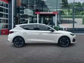 CUPRA Leon (2022) thumbnail 4