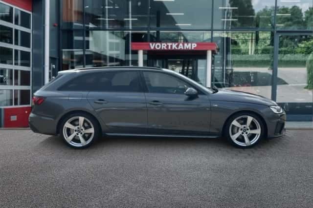Audi A4 (2022) thumbnail 4