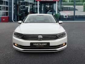 Volkswagen Passat (2015) thumbnail 2