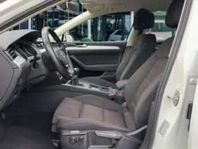 Volkswagen Passat (2015) thumbnail 11